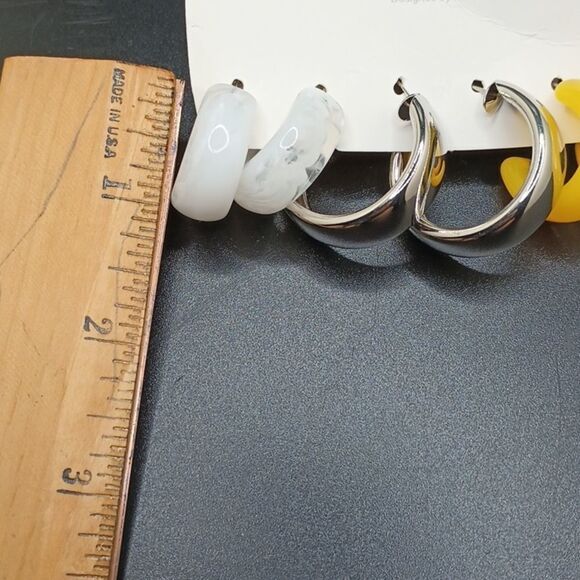 YELLOW silver white chunky hoop earrings - Picture 3 of 6